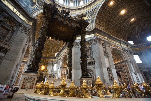 Curiosidades da Basílica de São Pedro. Baldaquino.